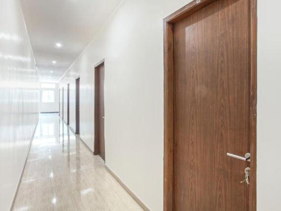 Yutaka Inn Dukuh Kupang Сурабая Екстериор снимка