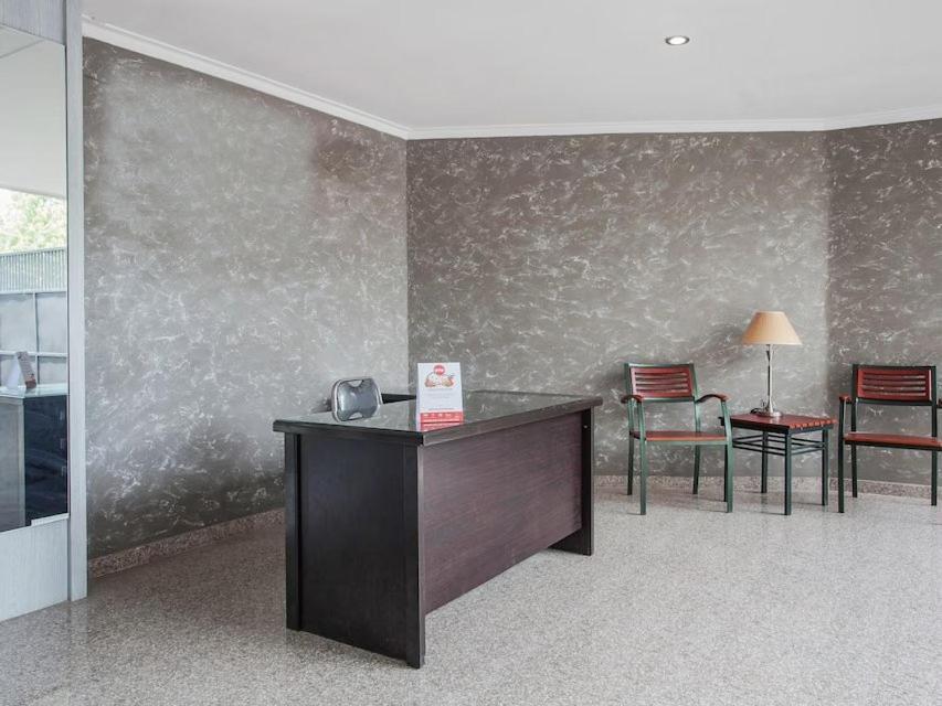 Yutaka Inn Dukuh Kupang Сурабая Екстериор снимка