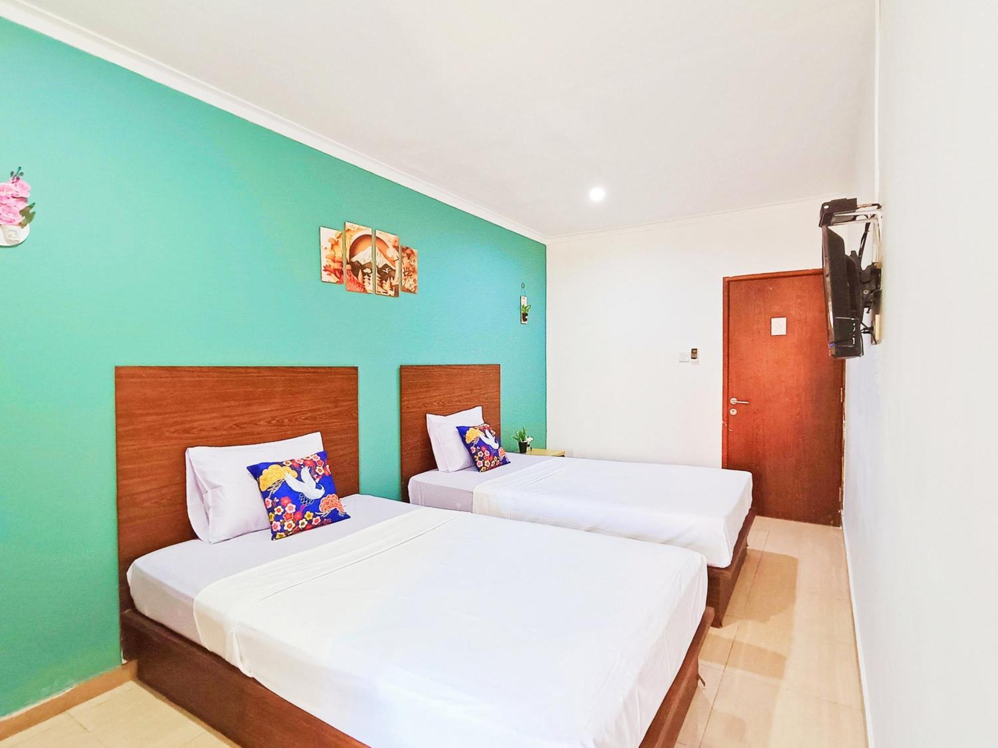 Yutaka Inn Dukuh Kupang Сурабая Екстериор снимка