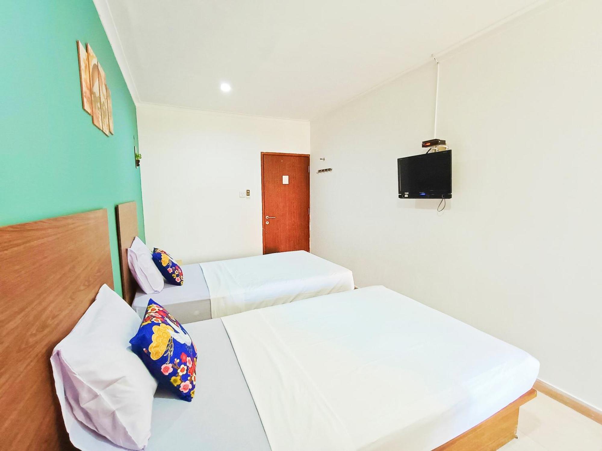 Yutaka Inn Dukuh Kupang Сурабая Екстериор снимка