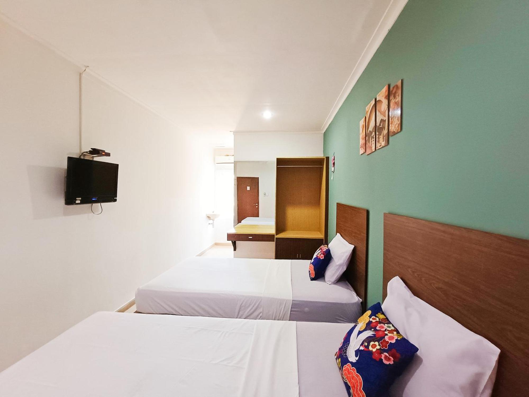 Yutaka Inn Dukuh Kupang Сурабая Екстериор снимка
